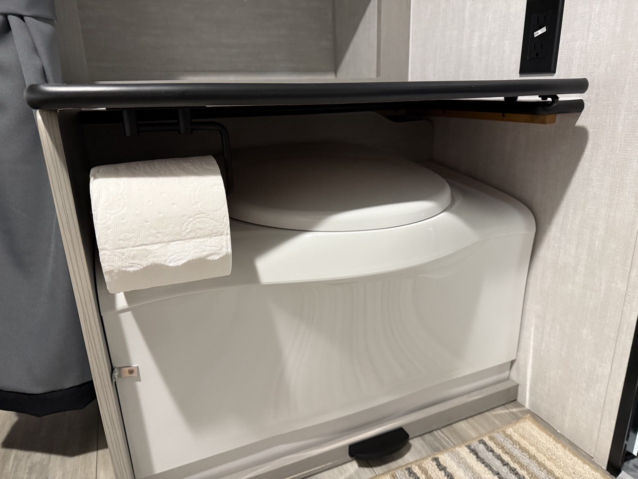 Toilet paper holder in closed position for travel